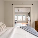 Stay Portland Colletion - Portland Classic - Parks, Eateries & Local Shops