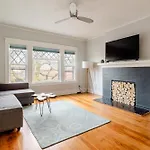 Stay Portland Colletion - Portland Classic - Parks, Eateries & Local Shops